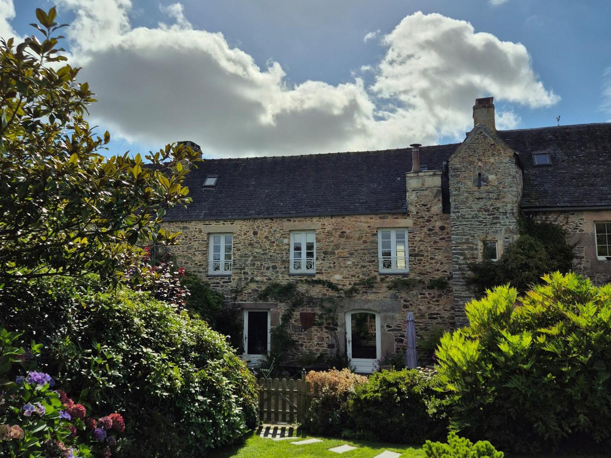 Gite De Charme Au Manoir Du Plessis-Quinquis Sainte-Seve Екстер'єр фото
